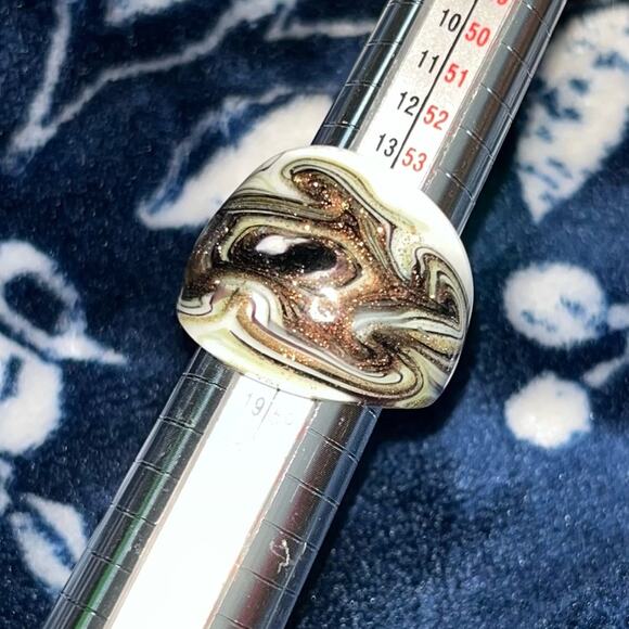 Rare Murano Style Glass Swirls Ring Gold White Black - Picture 5 of 8